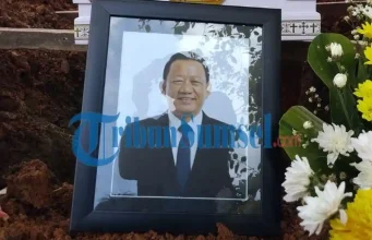 “Koko Orang Baik” Tangis Keluarga Pecah Saat Pemakaman Darma Kusuma, Tewas Dirampok di Palembang