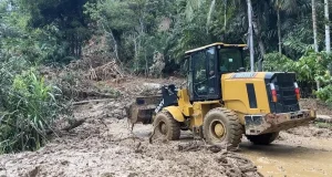 4 Jorong di Palembayan Sumbar Terisolir Akibat Longsor, Alat Berat Polda Riau Buka Akses Jalan
