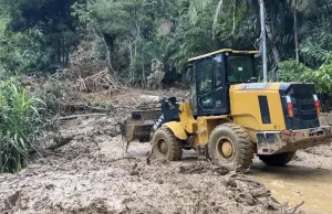 4 Jorong di Palembayan Sumbar Terisolir Akibat Longsor, Alat Berat Polda Riau Buka Akses Jalan