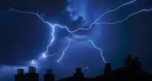 BMKG NTT Minta Warga Matikan Alat Elektronik dan Komunikasi Saat Musim Hujan