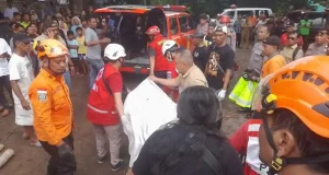 BREAKING NEWS : Tiga Pekerja Tertimbun Longsor Galian Septictank di Sleman, Satu Orang Tewas