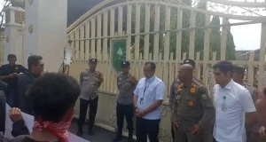 Mahasiswa Demo di Kantor Gubernur Riau: Soroti Dugaan Monopoli Harga Kelapa, PHK Massal Sambu Group